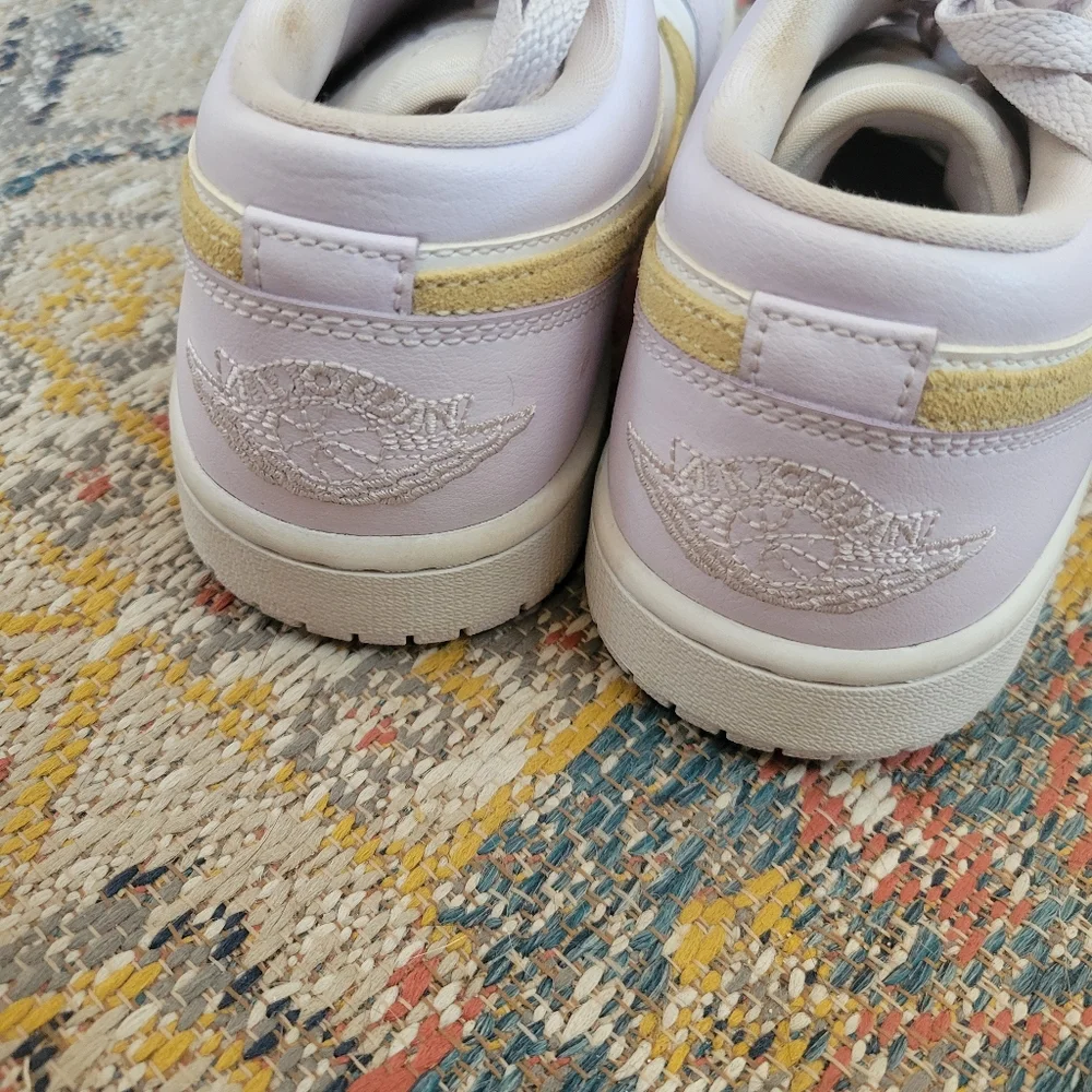 Air Jordan Nike 1 Low In Barely Grape